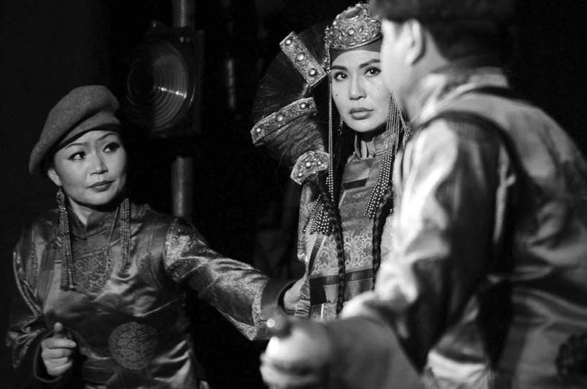 Хайрлуулж үзээгүй ч хайрлаж чаддаг Гау Лин Гау